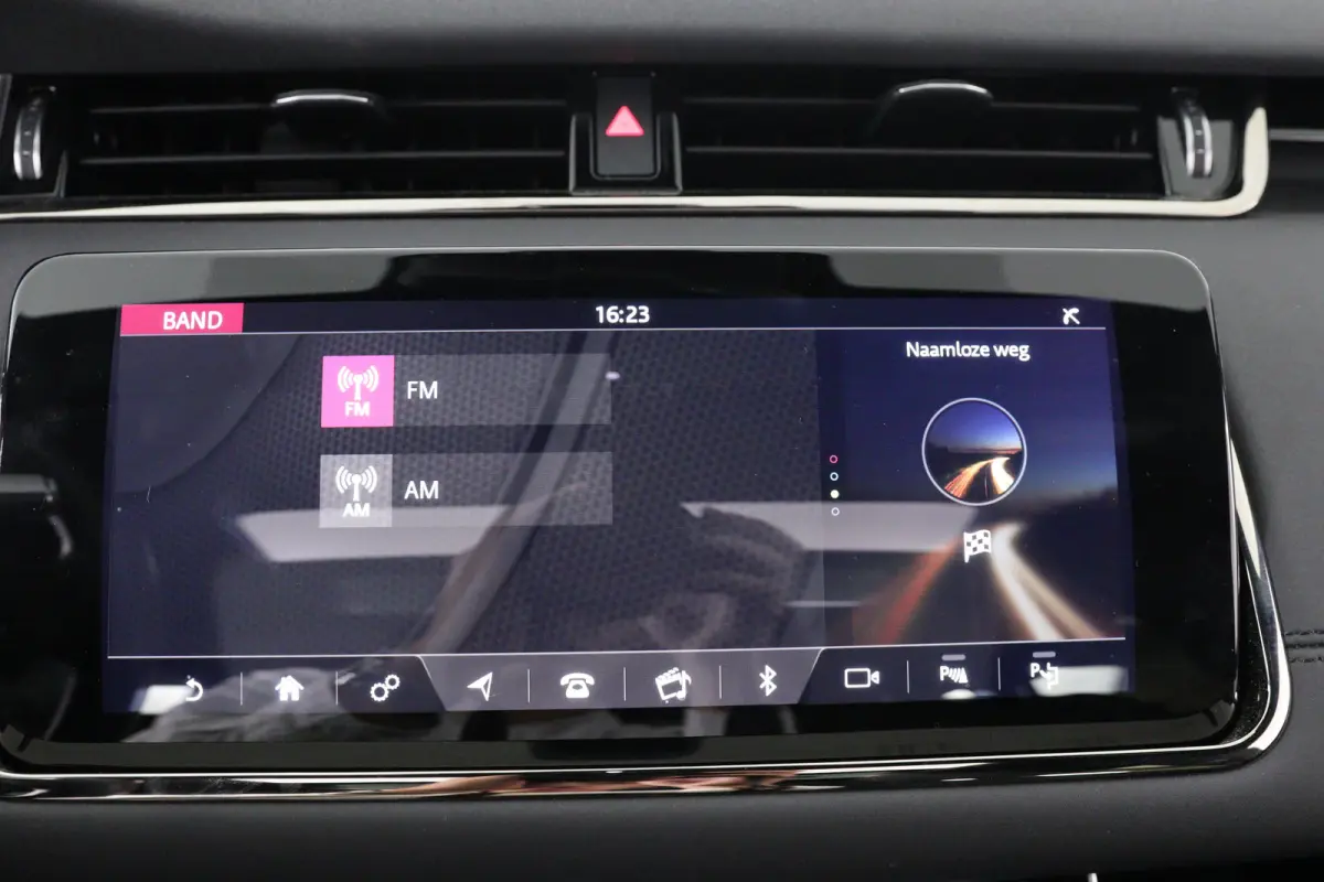 2.0 P200 AWD R-Dynamic HSE | Apple Carplay/Android Auto|telefoonintegratie premium | Audio installatie premium | Elektrisch glazen panorama-dak