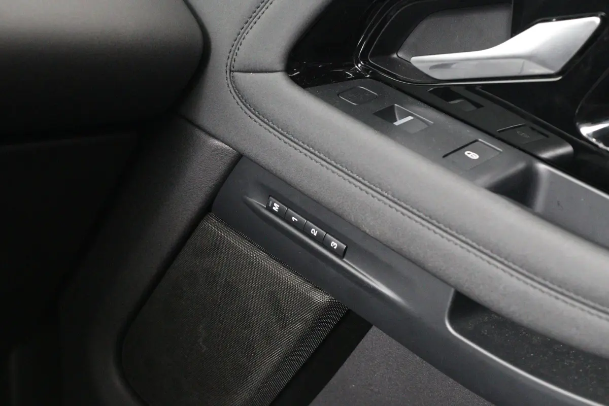 2.0 P200 AWD R-Dynamic HSE | Apple Carplay/Android Auto|telefoonintegratie premium | Audio installatie premium | Elektrisch glazen panorama-dak