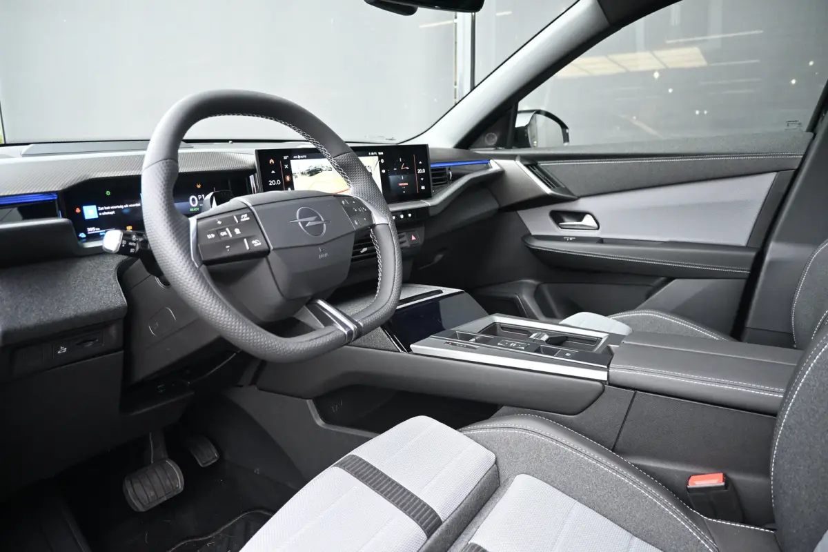 Business Edition 97 kWh Long Range DEMO-DEAL! Tot 8 Jaar Garantie! | Schuif-/Kanteldak | FOCAL | Adaptive Cruise | LED-Matrix | Stuur/Stoelverwarming |