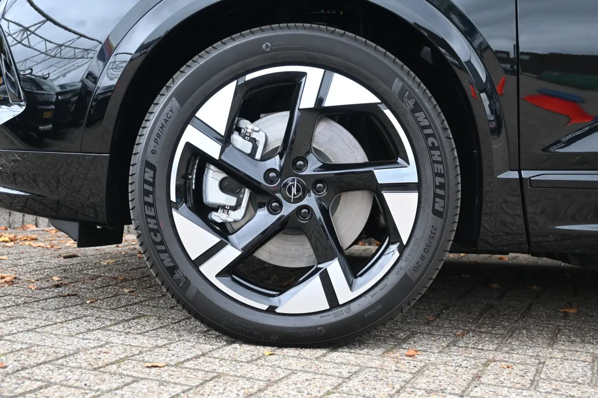 Business Edition 97 kWh Long Range DEMO-DEAL! Tot 8 Jaar Garantie! | Schuif-/Kanteldak | FOCAL | Adaptive Cruise | LED-Matrix | Stuur/Stoelverwarming |