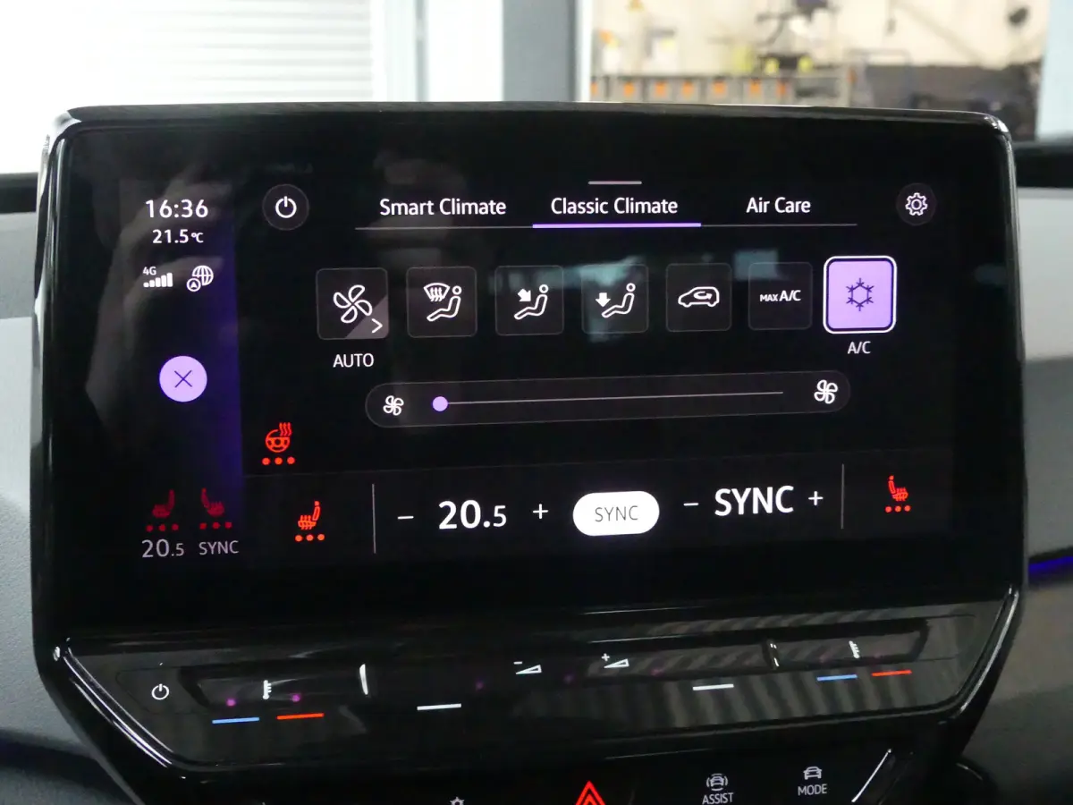 First 58 kWh | SOH 89% | ADAPTIVE CRUISE | STOEL+STUURVERWARMING | PARKEERSENSOREN V+A | NAVI | LMV 18" | APPLE CARPLAY / ANDROID AUTO |