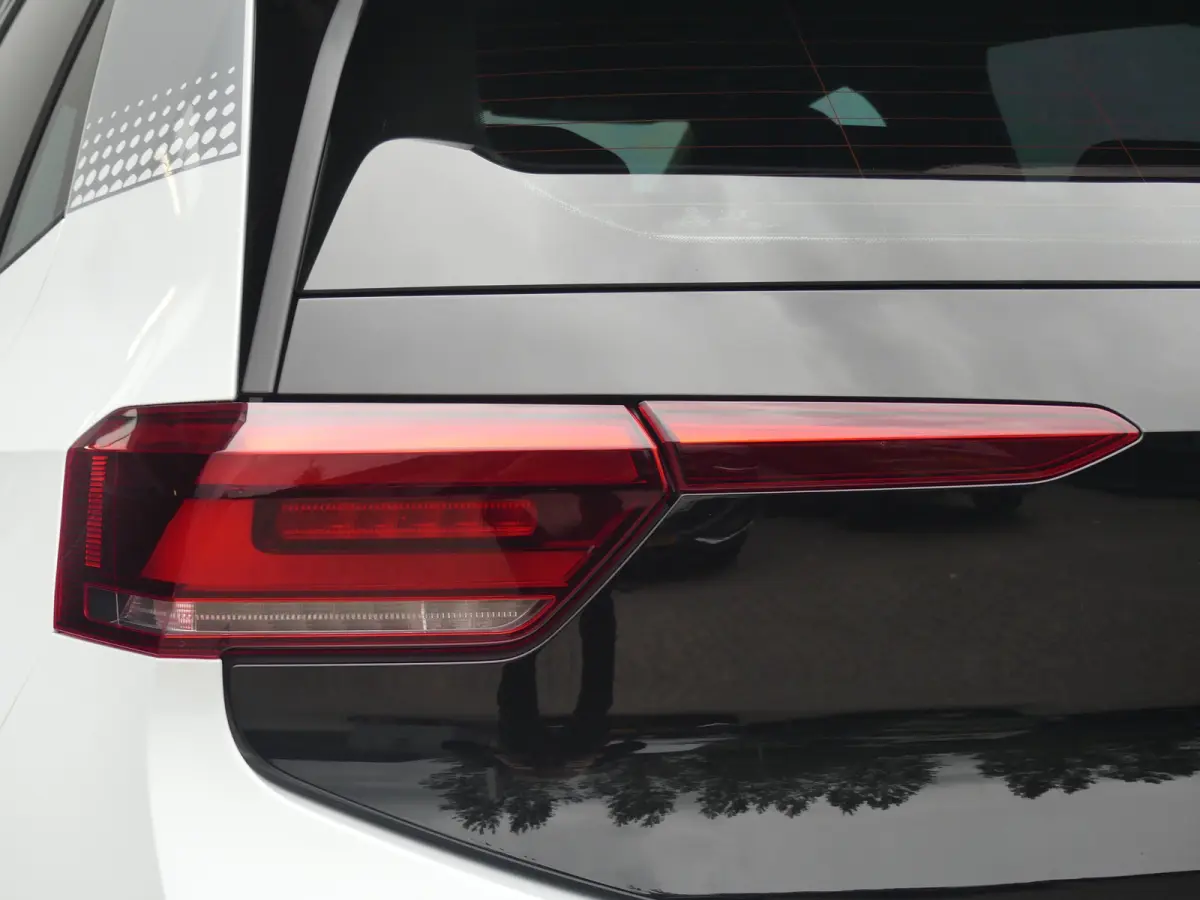 First 58 kWh | SOH 89% | ADAPTIVE CRUISE | STOEL+STUURVERWARMING | PARKEERSENSOREN V+A | NAVI | LMV 18" | APPLE CARPLAY / ANDROID AUTO |
