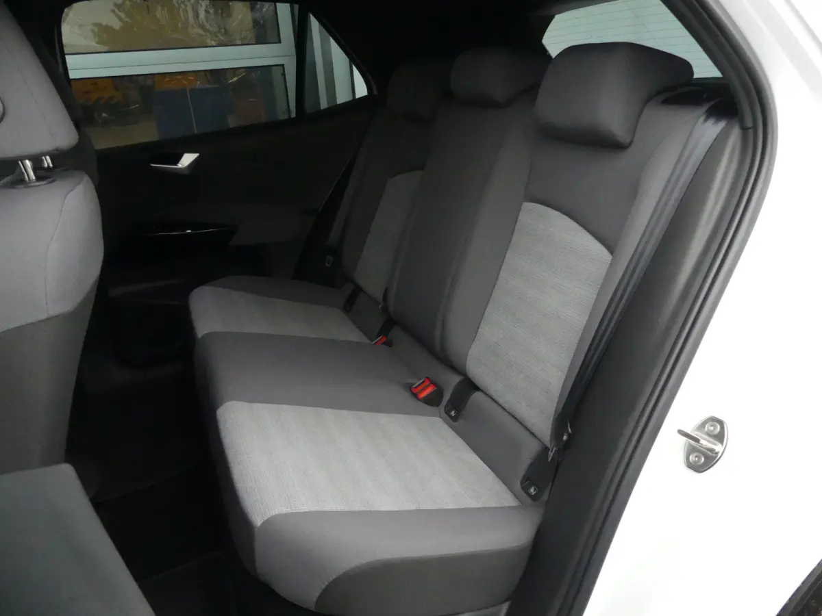 First 58 kWh | SOH 89% | ADAPTIVE CRUISE | STOEL+STUURVERWARMING | PARKEERSENSOREN V+A | NAVI | LMV 18" | APPLE CARPLAY / ANDROID AUTO |