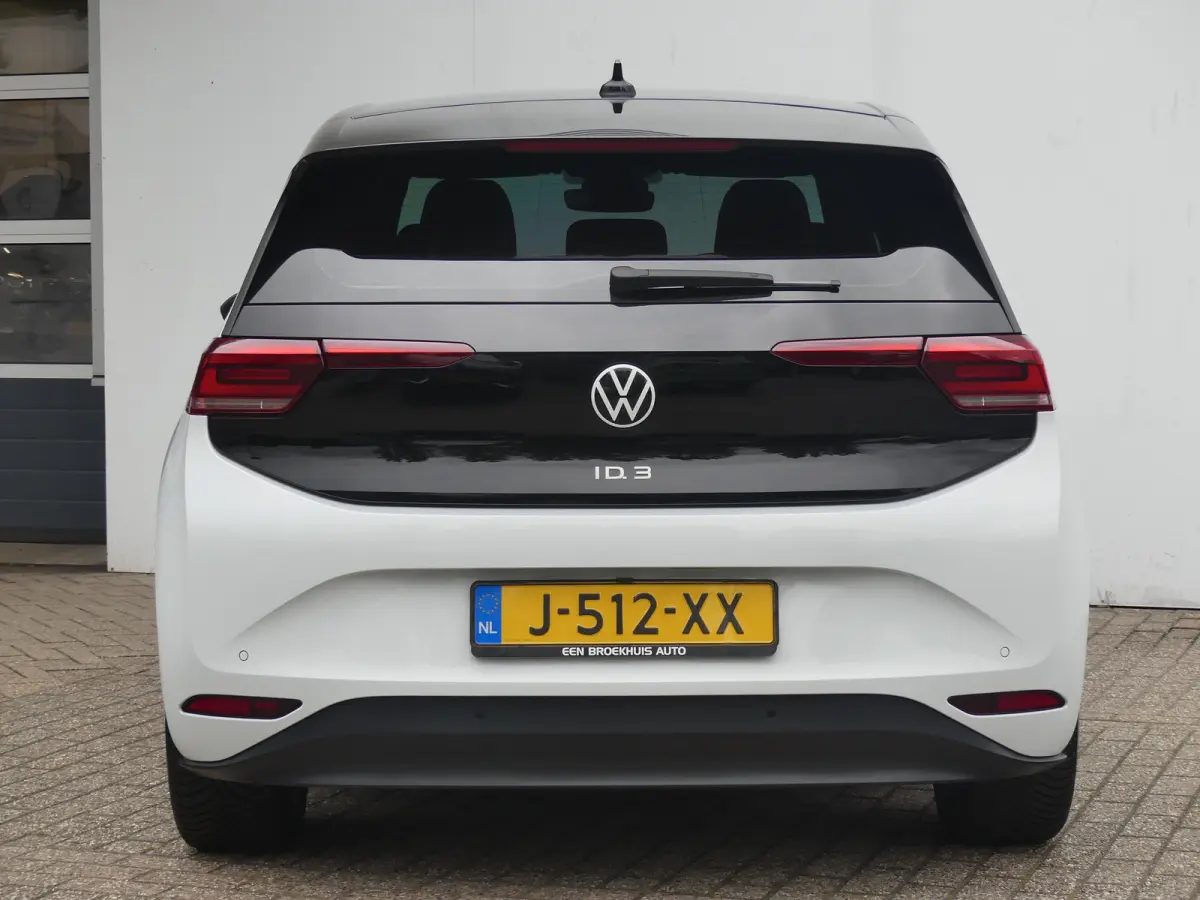 First 58 kWh | SOH 89% | ADAPTIVE CRUISE | STOEL+STUURVERWARMING | PARKEERSENSOREN V+A | NAVI | LMV 18" | APPLE CARPLAY / ANDROID AUTO |