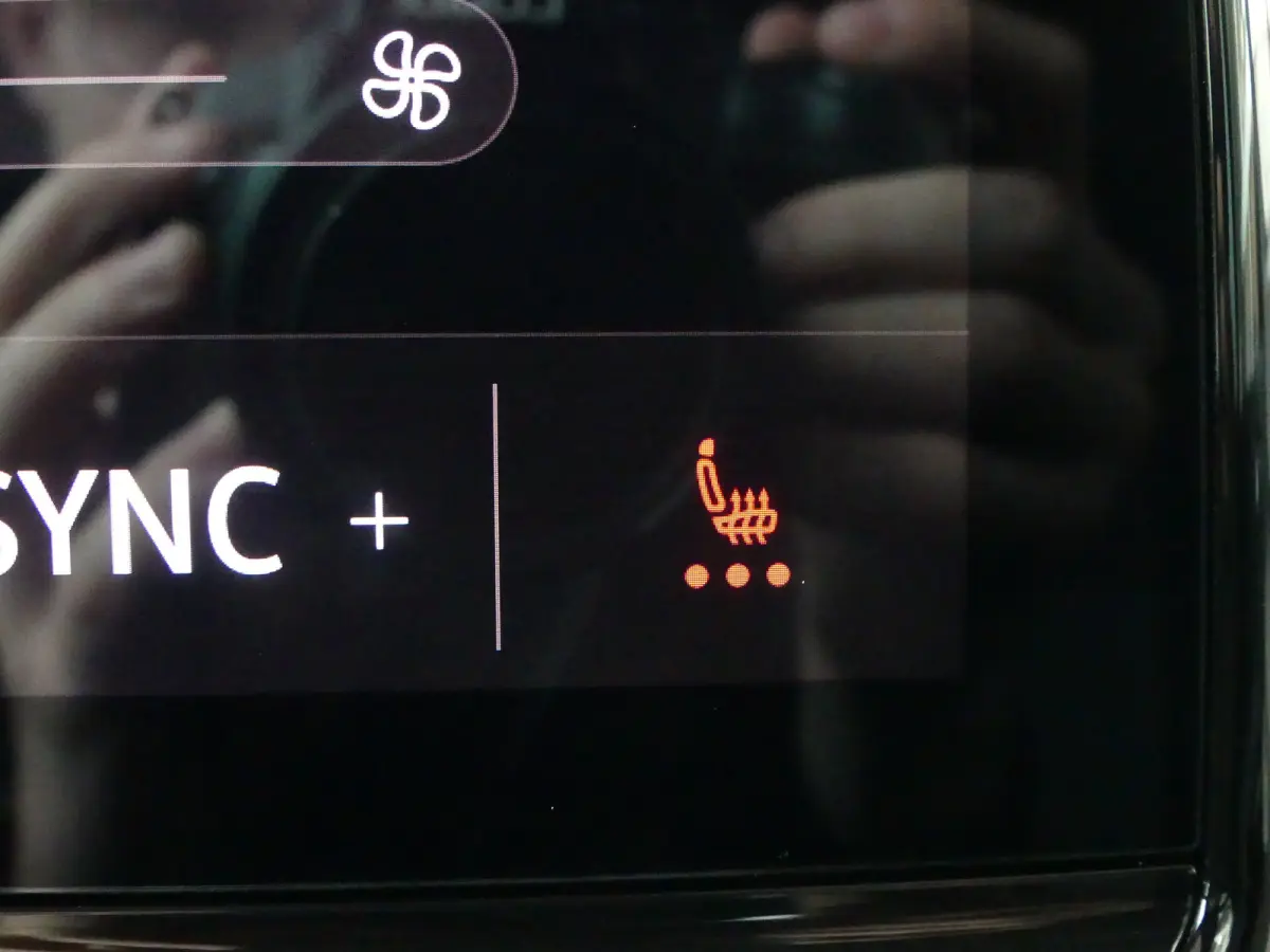 First 58 kWh | SOH 89% | ADAPTIVE CRUISE | STOEL+STUURVERWARMING | PARKEERSENSOREN V+A | NAVI | LMV 18" | APPLE CARPLAY / ANDROID AUTO |