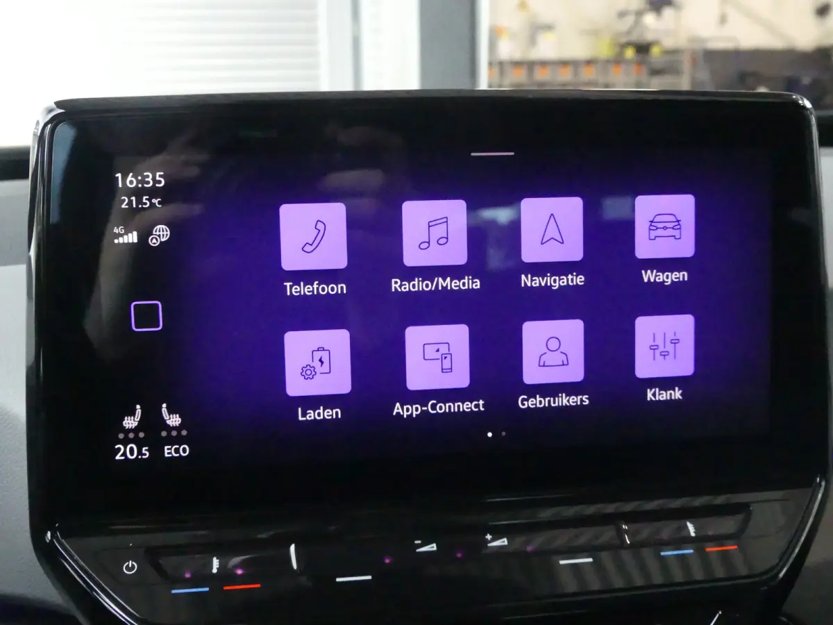 First 58 kWh | SOH 89% | ADAPTIVE CRUISE | STOEL+STUURVERWARMING | PARKEERSENSOREN V+A | NAVI | LMV 18" | APPLE CARPLAY / ANDROID AUTO |