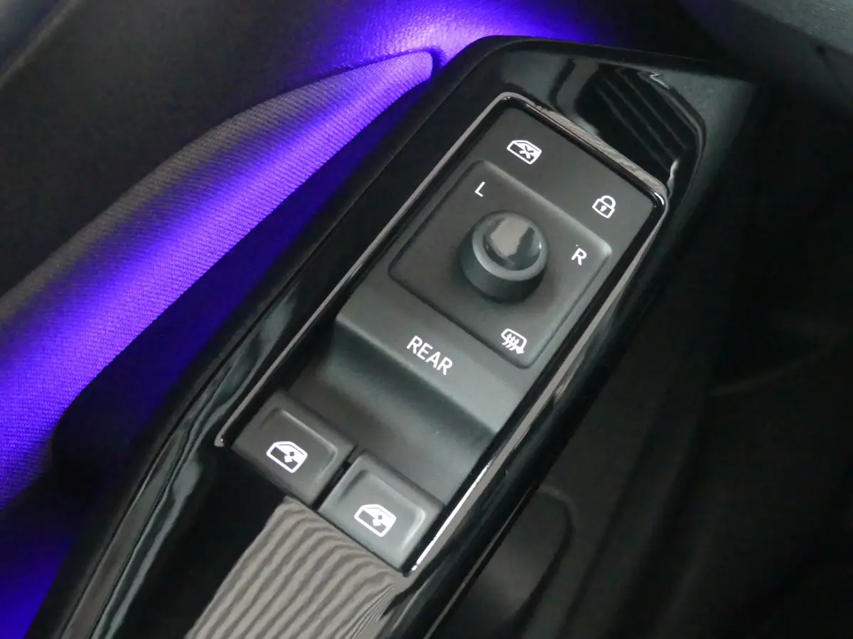 First 58 kWh | SOH 89% | ADAPTIVE CRUISE | STOEL+STUURVERWARMING | PARKEERSENSOREN V+A | NAVI | LMV 18" | APPLE CARPLAY / ANDROID AUTO |