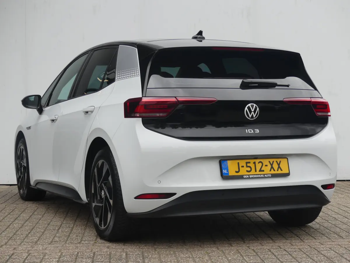 First 58 kWh | SOH 89% | ADAPTIVE CRUISE | STOEL+STUURVERWARMING | PARKEERSENSOREN V+A | NAVI | LMV 18" | APPLE CARPLAY / ANDROID AUTO |