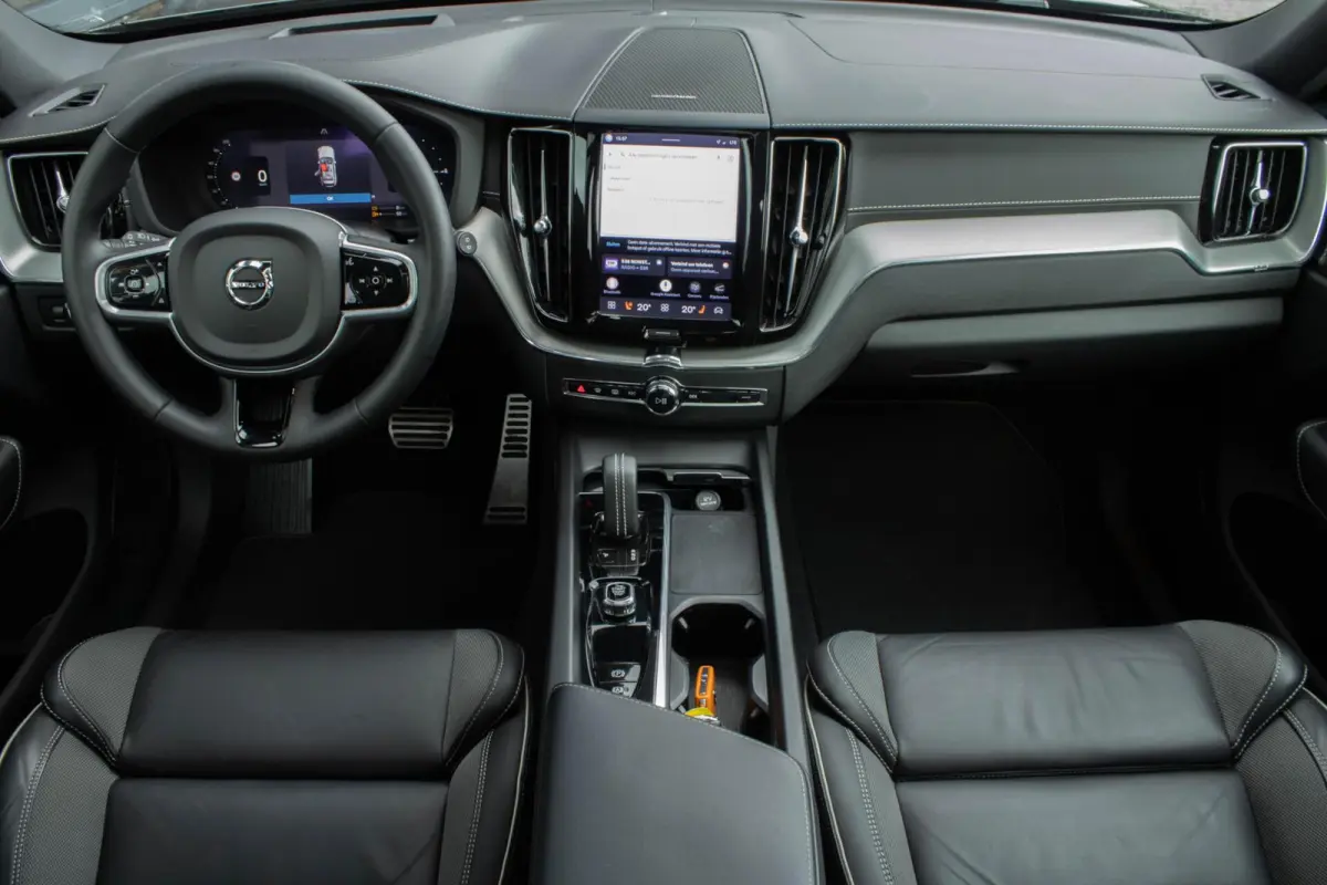 2.0 T6 PHEV AWD R-Design|360 Camera|Trekhaak|Harmann|HUD|Stoel+Stuurverwarming|