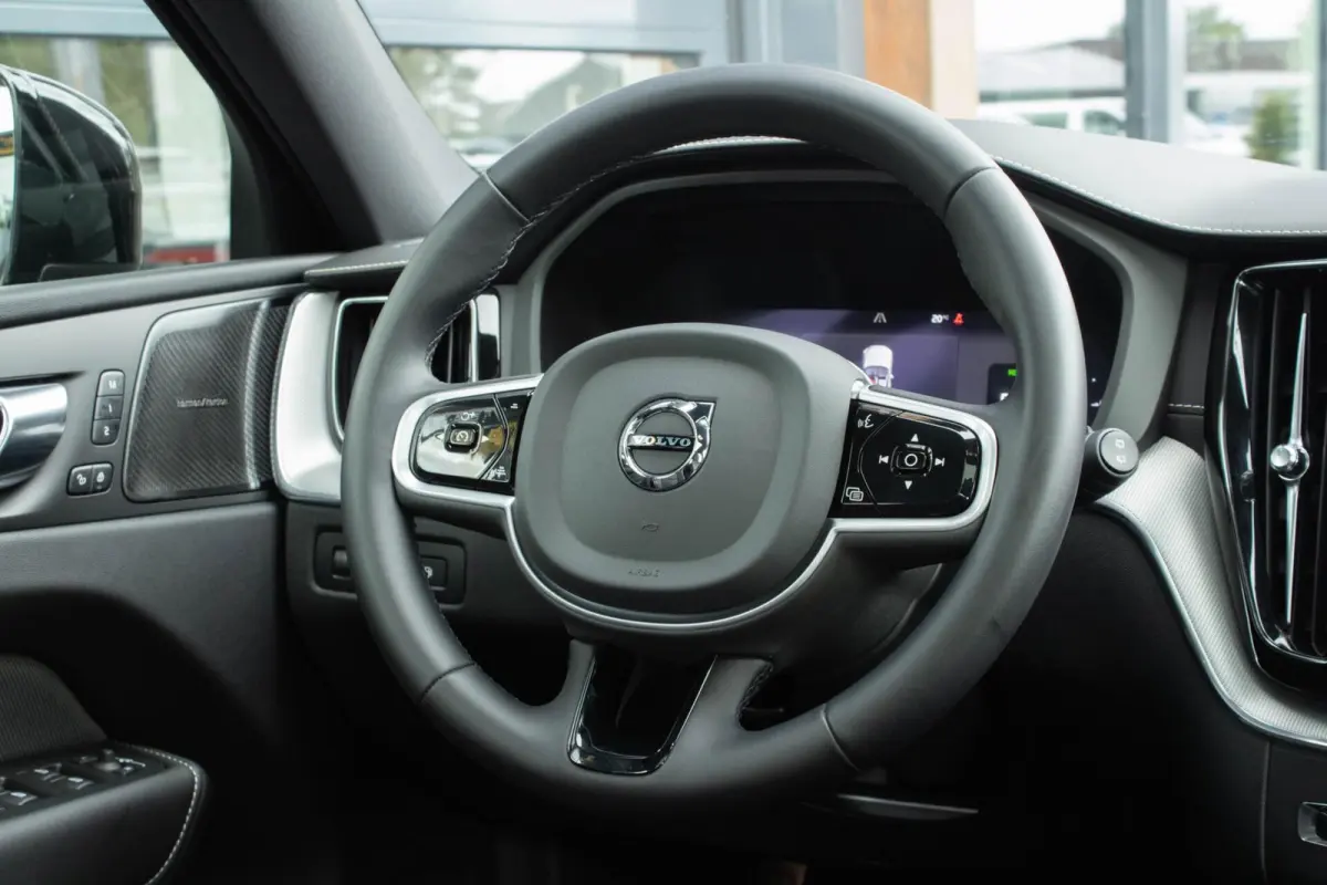 2.0 T6 PHEV AWD R-Design|360 Camera|Trekhaak|Harmann|HUD|Stoel+Stuurverwarming|