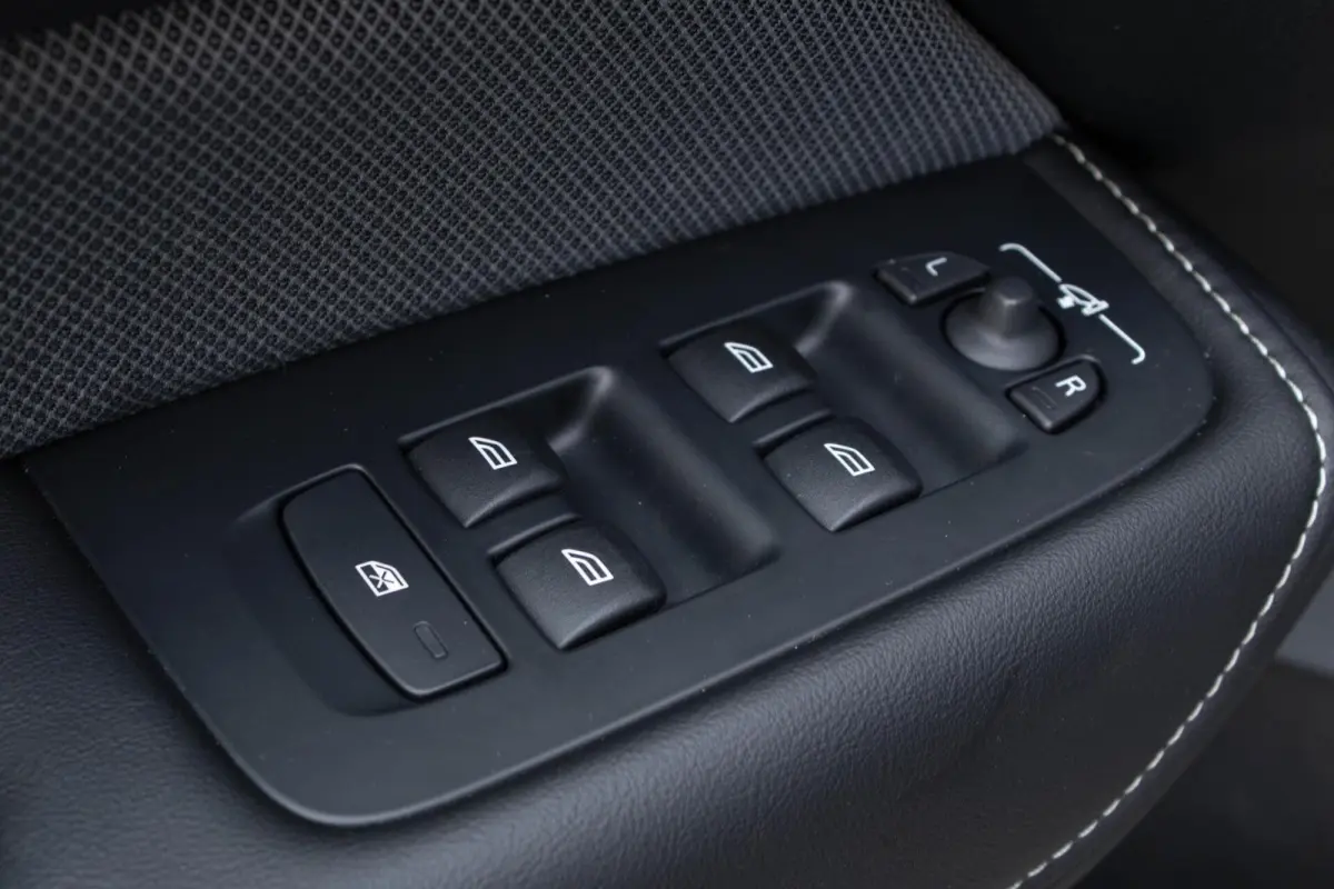 2.0 T6 PHEV AWD R-Design|360 Camera|Trekhaak|Harmann|HUD|Stoel+Stuurverwarming|