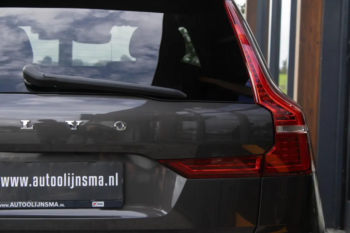 2.0 T6 PHEV AWD R-Design|360 Camera|Trekhaak|Harmann|HUD|Stoel+Stuurverwarming|