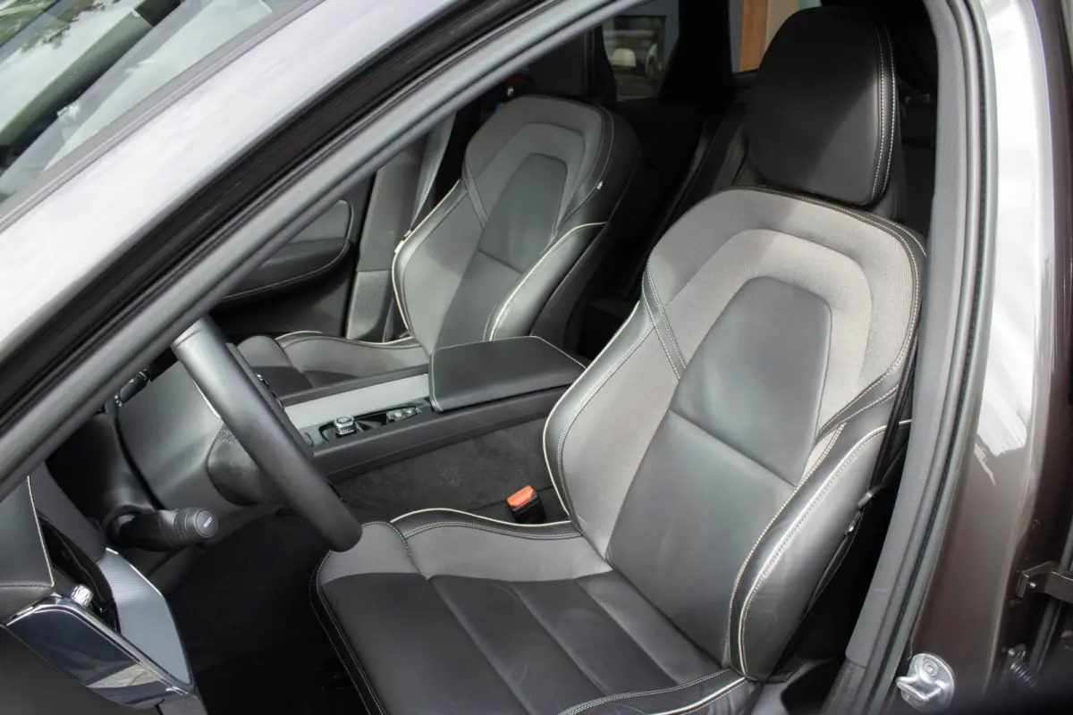 2.0 T6 PHEV AWD R-Design|360 Camera|Trekhaak|Harmann|HUD|Stoel+Stuurverwarming|
