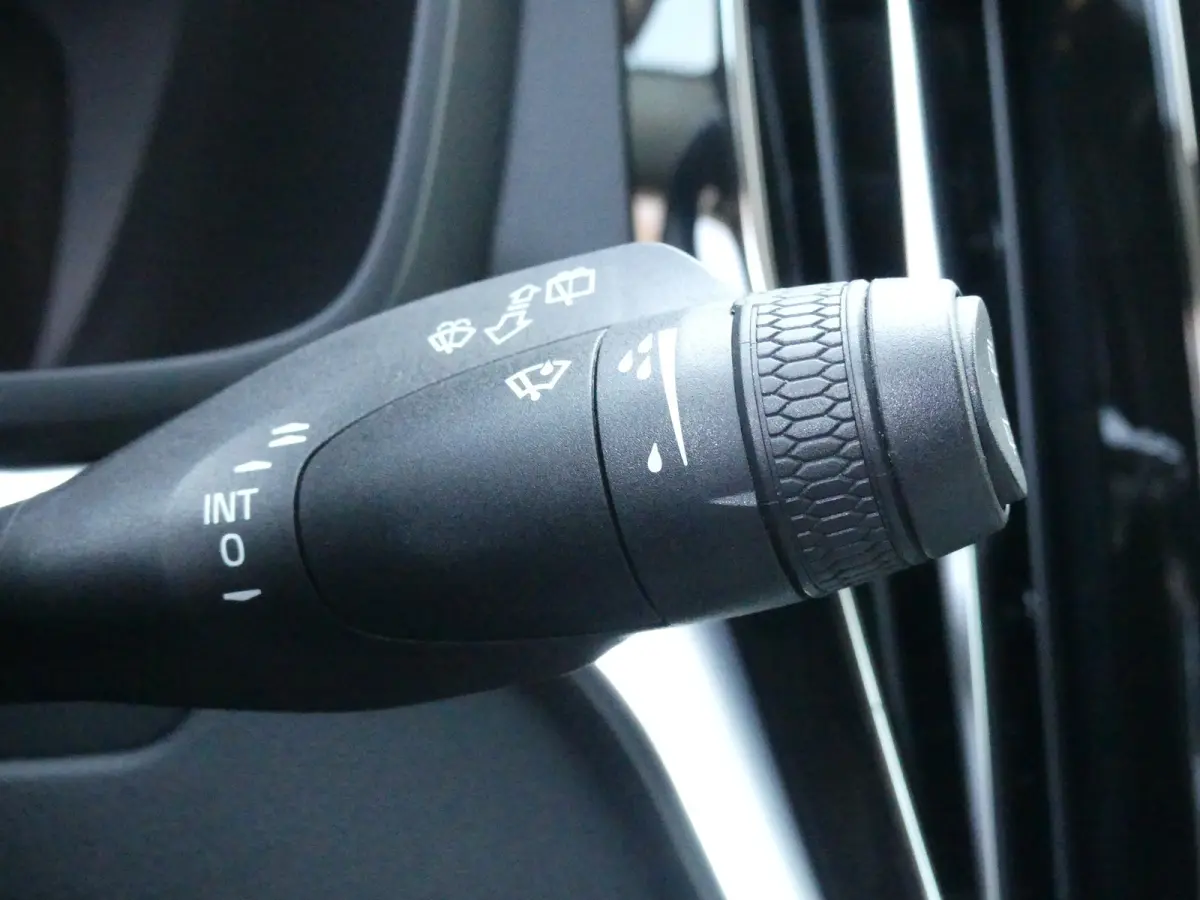 2.0 B3 Momentum Advantage | Achteruitrijcamera | Apple Carplay/Android Auto|telefoonintegratie premium | Keyless start