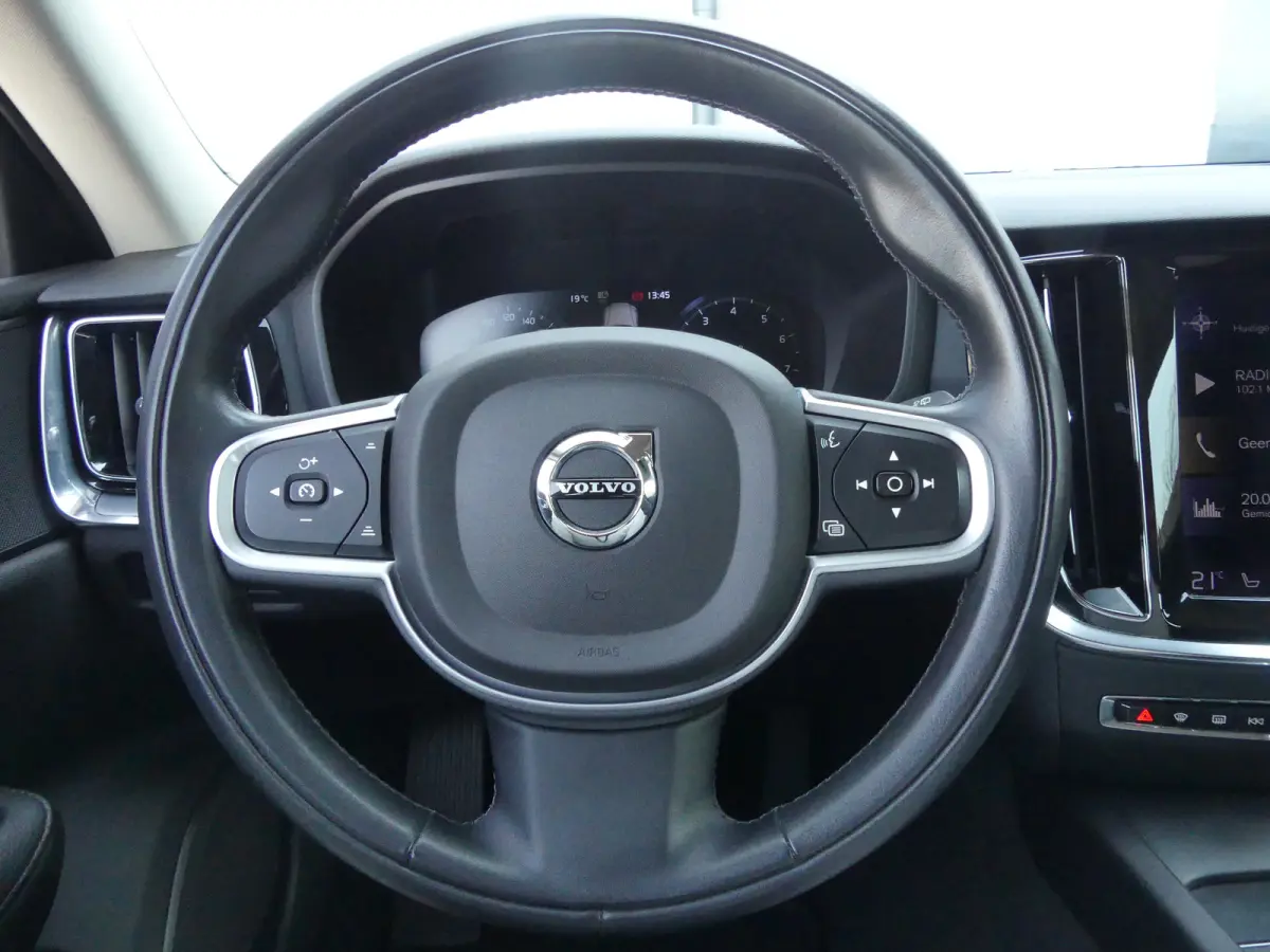 2.0 B3 Momentum Advantage | Achteruitrijcamera | Apple Carplay/Android Auto|telefoonintegratie premium | Keyless start