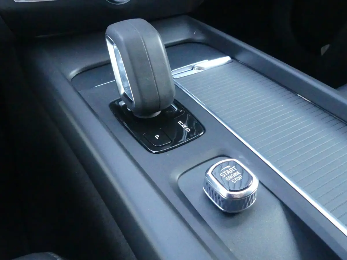 2.0 B3 Momentum Advantage | Achteruitrijcamera | Apple Carplay/Android Auto|telefoonintegratie premium | Keyless start