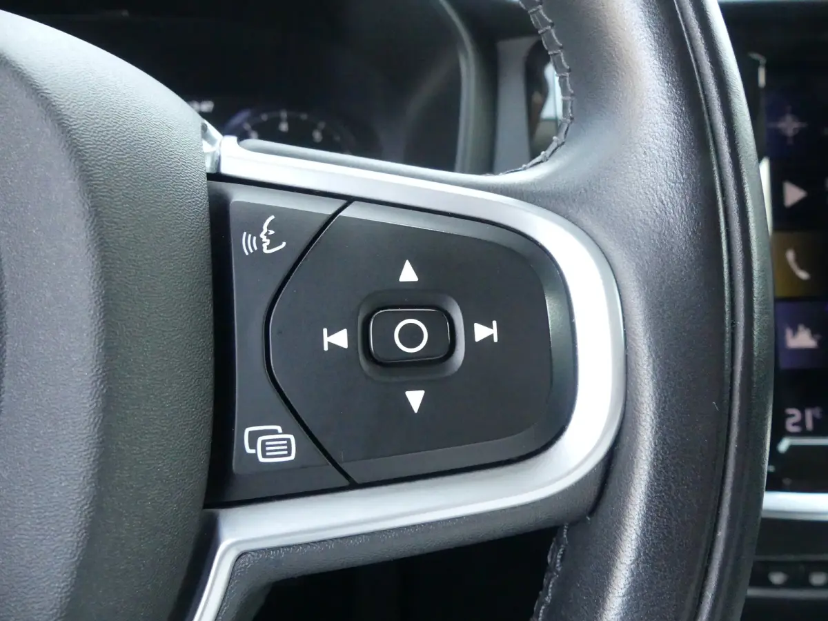 2.0 B3 Momentum Advantage | Achteruitrijcamera | Apple Carplay/Android Auto|telefoonintegratie premium | Keyless start