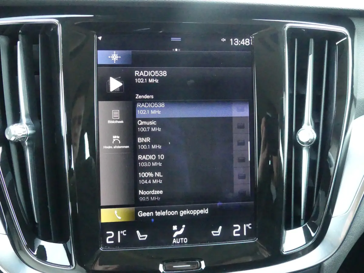 2.0 B3 Momentum Advantage | Achteruitrijcamera | Apple Carplay/Android Auto|telefoonintegratie premium | Keyless start