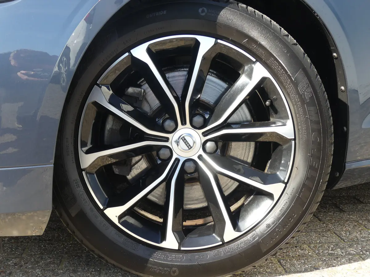 2.0 B3 Momentum Advantage | Achteruitrijcamera | Apple Carplay/Android Auto|telefoonintegratie premium | Keyless start