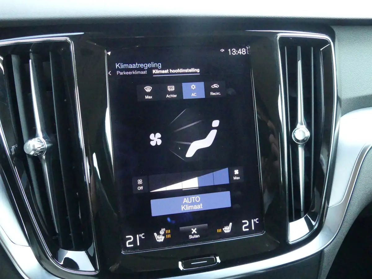 2.0 B3 Momentum Advantage | Achteruitrijcamera | Apple Carplay/Android Auto|telefoonintegratie premium | Keyless start
