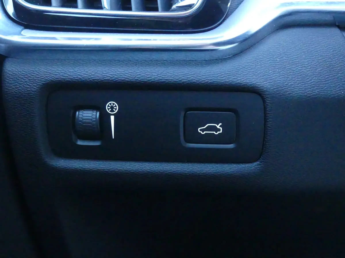 2.0 B3 Momentum Advantage | Achteruitrijcamera | Apple Carplay/Android Auto|telefoonintegratie premium | Keyless start