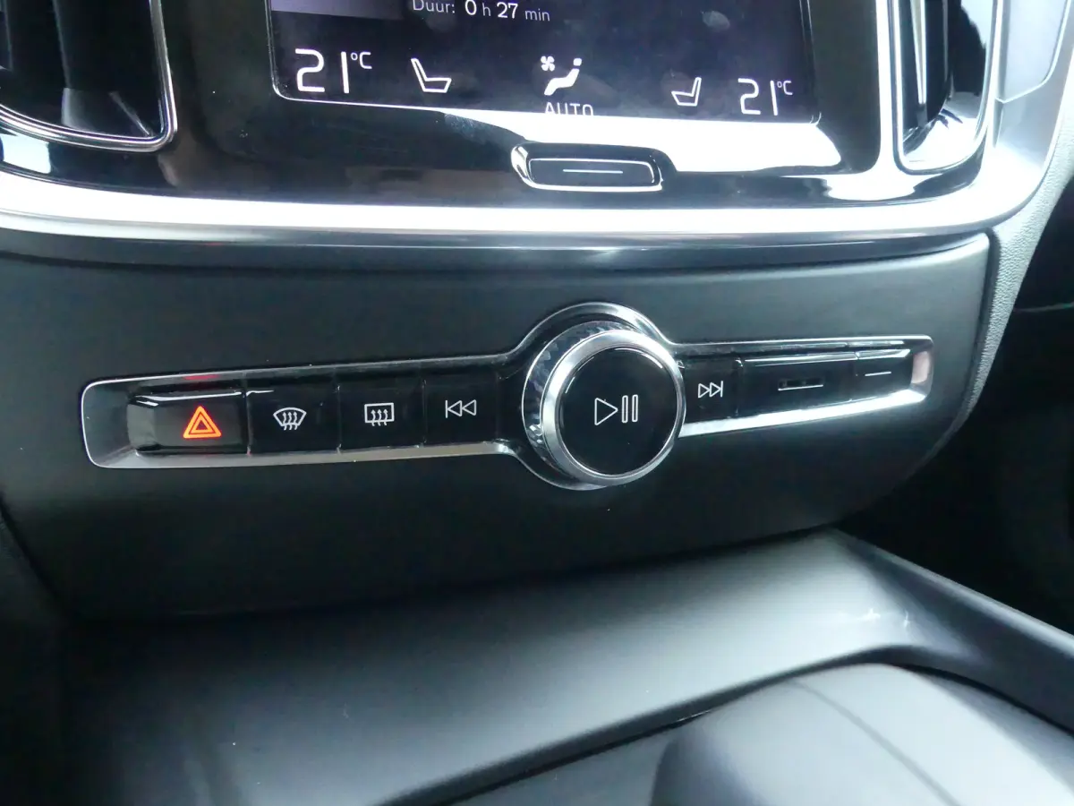 2.0 B3 Momentum Advantage | Achteruitrijcamera | Apple Carplay/Android Auto|telefoonintegratie premium | Keyless start