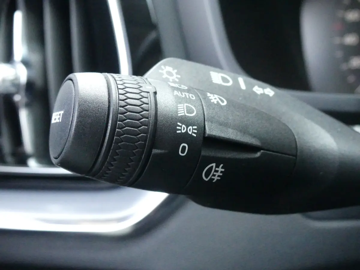 2.0 B3 Momentum Advantage | Achteruitrijcamera | Apple Carplay/Android Auto|telefoonintegratie premium | Keyless start