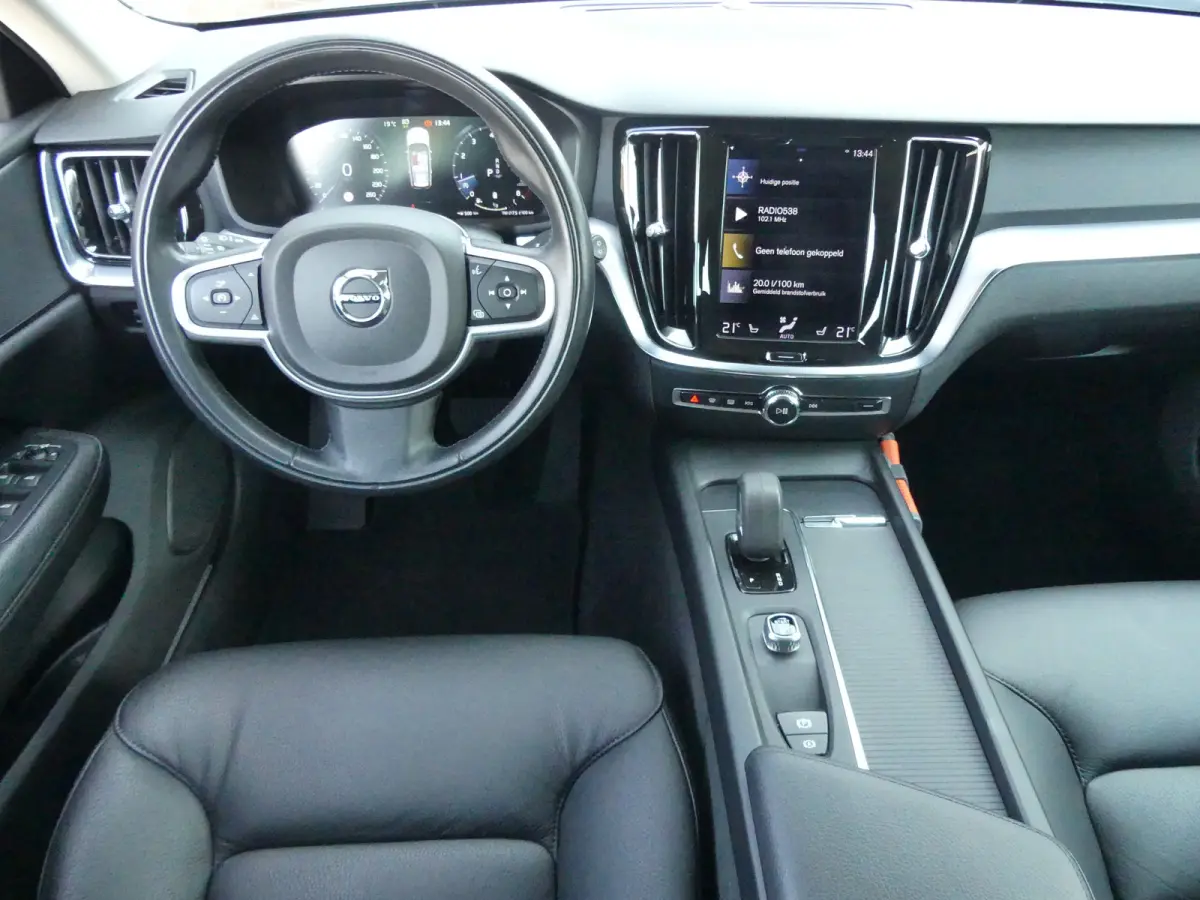 2.0 B3 Momentum Advantage | Achteruitrijcamera | Apple Carplay/Android Auto|telefoonintegratie premium | Keyless start