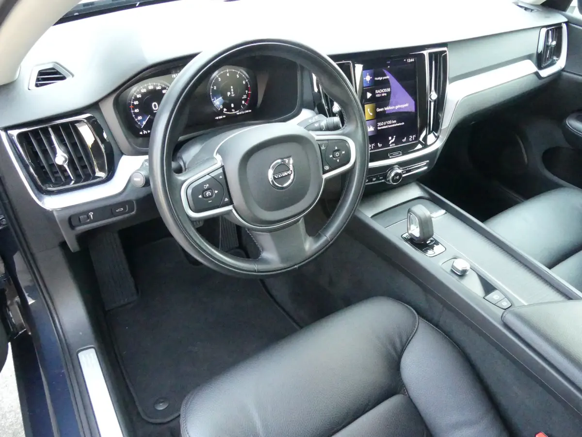 2.0 B3 Momentum Advantage | Achteruitrijcamera | Apple Carplay/Android Auto|telefoonintegratie premium | Keyless start