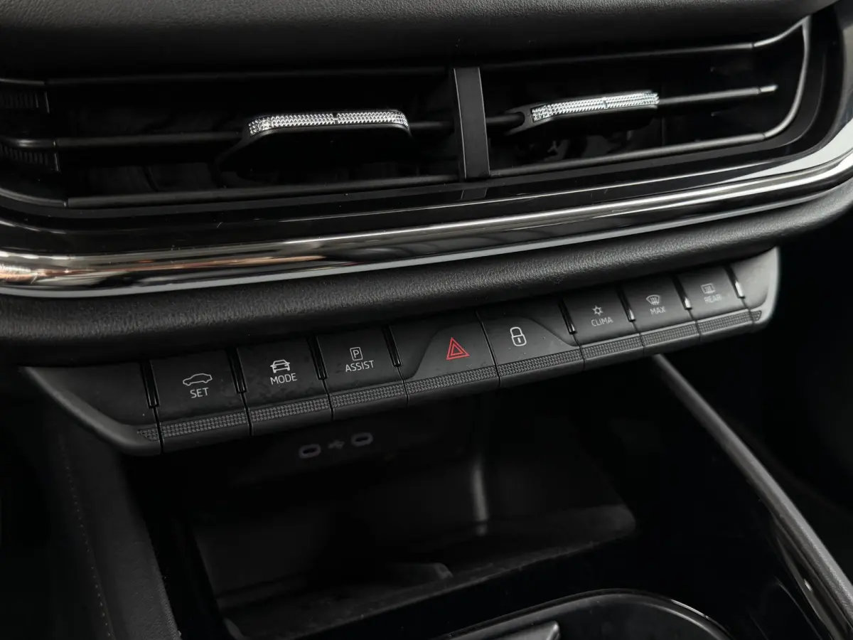 80 | Elektrisch verstelbare stoelen incl. geheugenfunctie | Stoel- en stuurverwarming | Elektrisch bedienbare achterklep | Lederen bekleding | Achteruitrijcamera | Parkeersensoren voor- en a