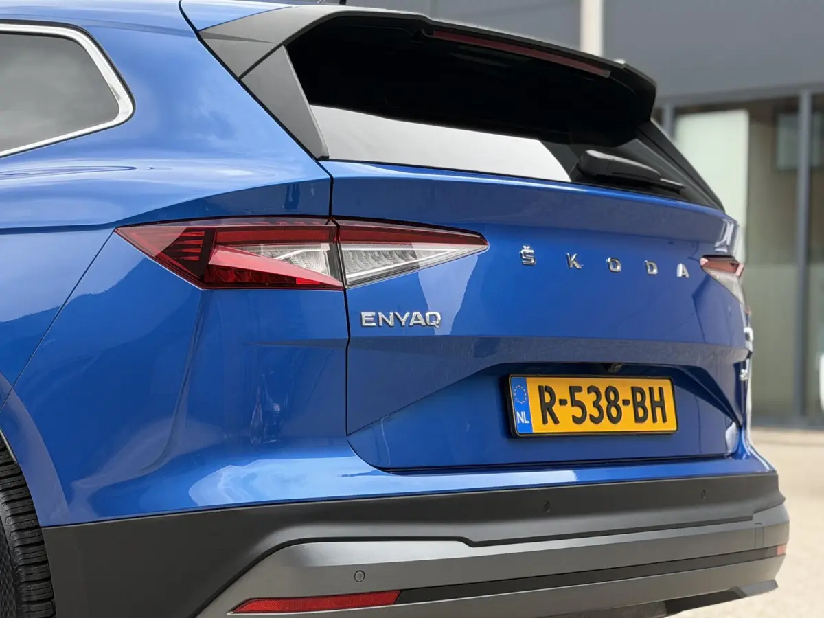 80 | Elektrisch verstelbare stoelen incl. geheugenfunctie | Stoel- en stuurverwarming | Elektrisch bedienbare achterklep | Lederen bekleding | Achteruitrijcamera | Parkeersensoren voor- en a