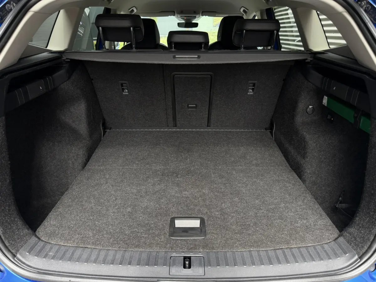 80 | Elektrisch verstelbare stoelen incl. geheugenfunctie | Stoel- en stuurverwarming | Elektrisch bedienbare achterklep | Lederen bekleding | Achteruitrijcamera | Parkeersensoren voor- en a