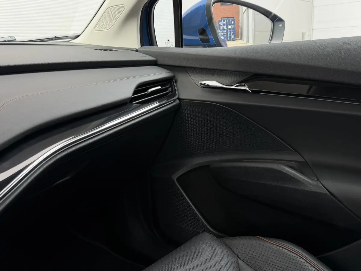 80 | Elektrisch verstelbare stoelen incl. geheugenfunctie | Stoel- en stuurverwarming | Elektrisch bedienbare achterklep | Lederen bekleding | Achteruitrijcamera | Parkeersensoren voor- en a