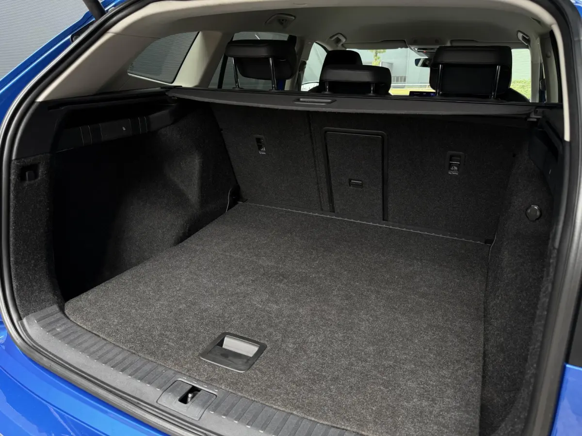 80 | Elektrisch verstelbare stoelen incl. geheugenfunctie | Stoel- en stuurverwarming | Elektrisch bedienbare achterklep | Lederen bekleding | Achteruitrijcamera | Parkeersensoren voor- en a