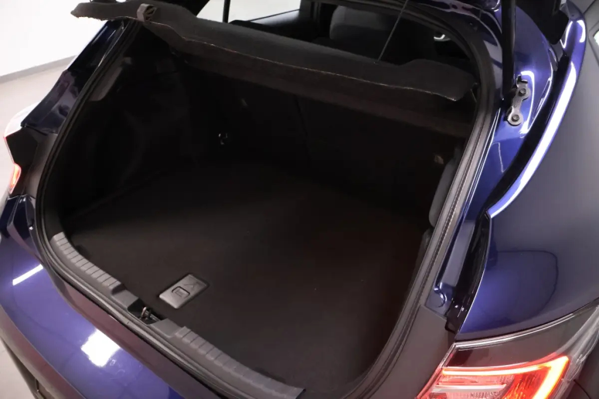 1.8 Hybrid Active | Verwarmde stoelen | Trekhaak