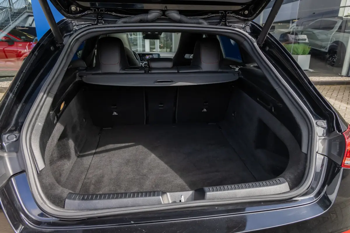 180 Business Solution AMG | Panoramadak | Stoelverwarming | Apple Carplay/Android Auto | Elektrische Achterklep | Camera