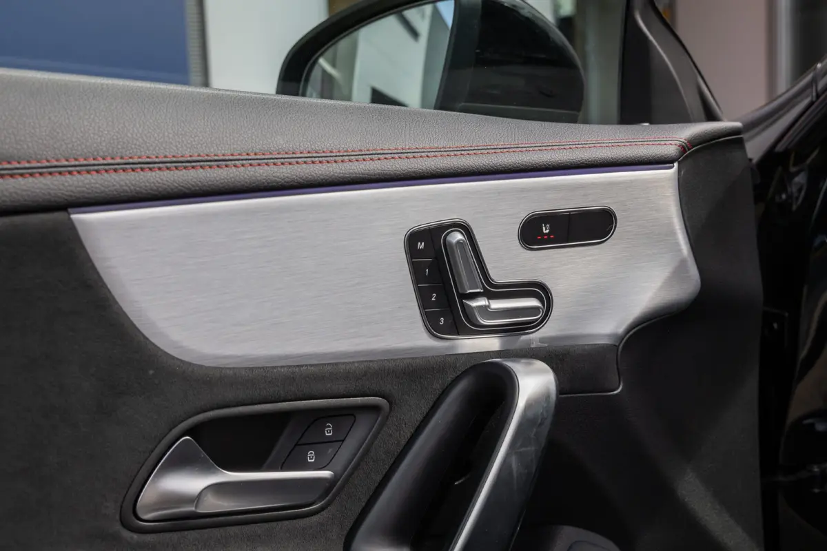 180 Business Solution AMG | Panoramadak | Stoelverwarming | Apple Carplay/Android Auto | Elektrische Achterklep | Camera