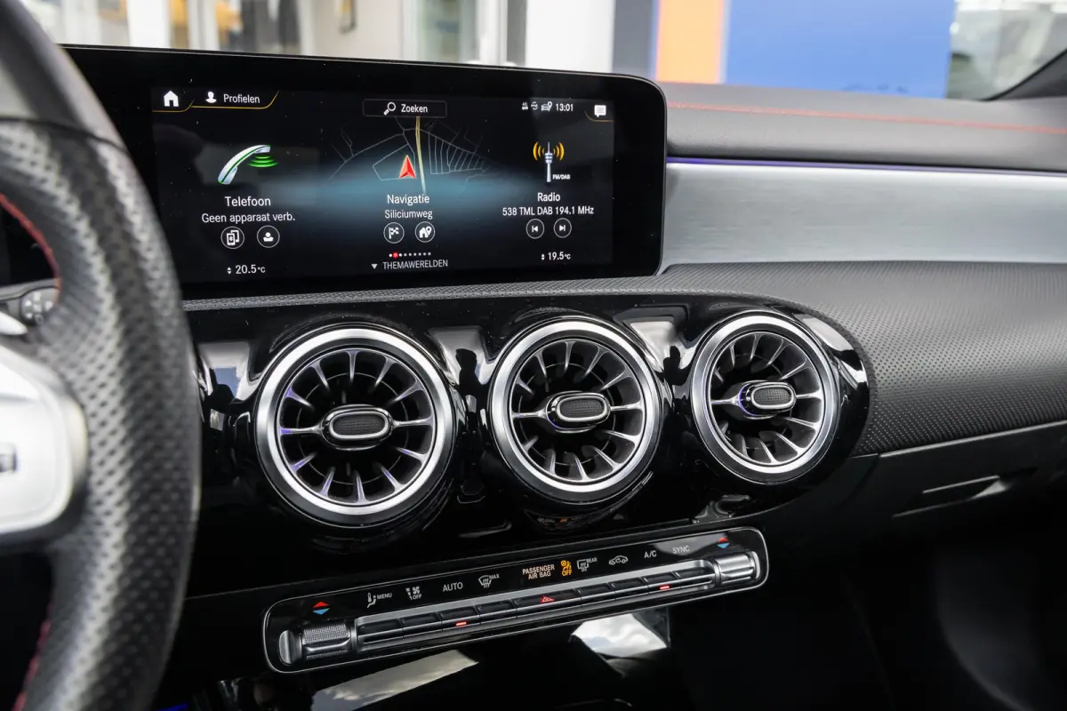 180 Business Solution AMG | Panoramadak | Stoelverwarming | Apple Carplay/Android Auto | Elektrische Achterklep | Camera