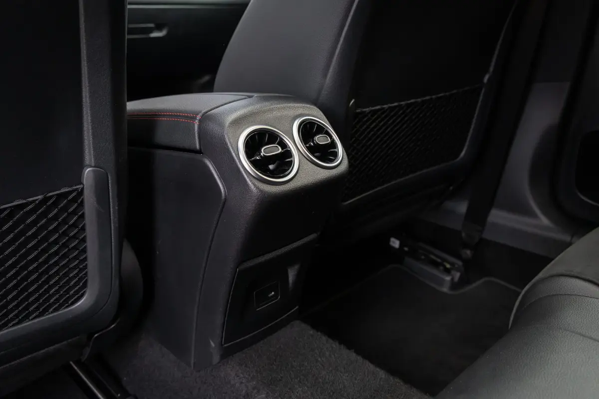 180 Business Solution AMG | Panoramadak | Stoelverwarming | Apple Carplay/Android Auto | Elektrische Achterklep | Camera