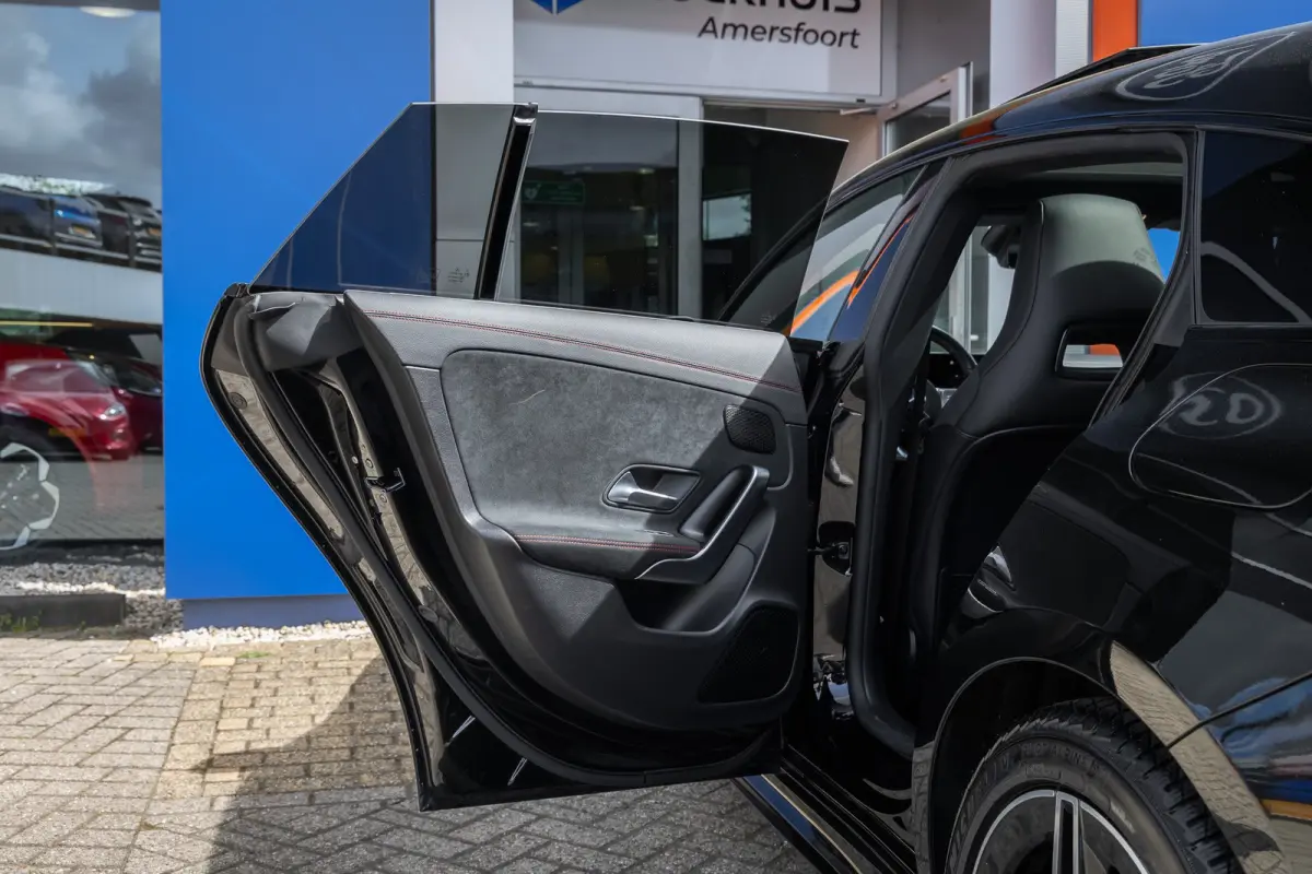 180 Business Solution AMG | Panoramadak | Stoelverwarming | Apple Carplay/Android Auto | Elektrische Achterklep | Camera