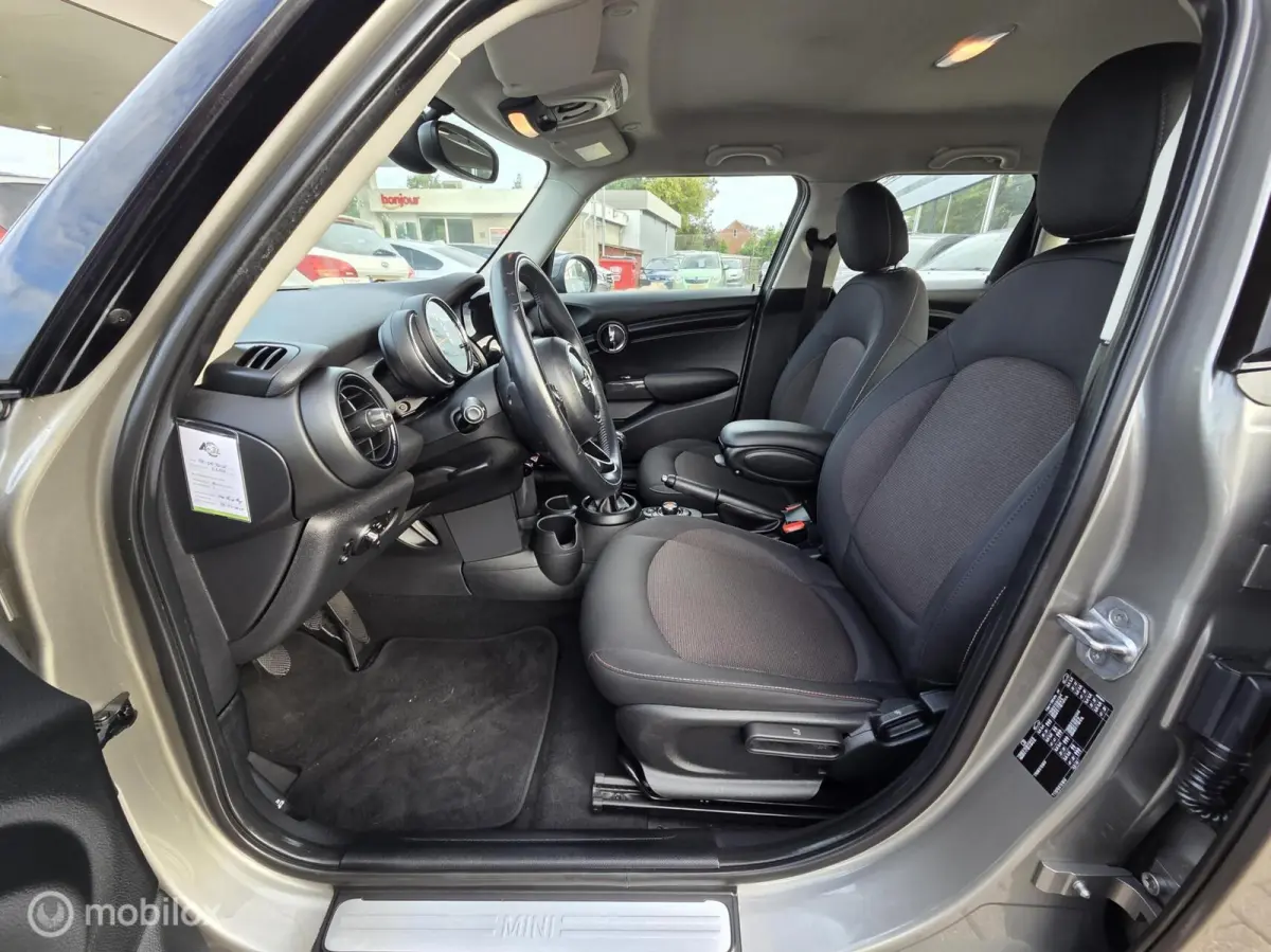 1.5 Cooper Business 5DRS/Nav/Xenon/Led