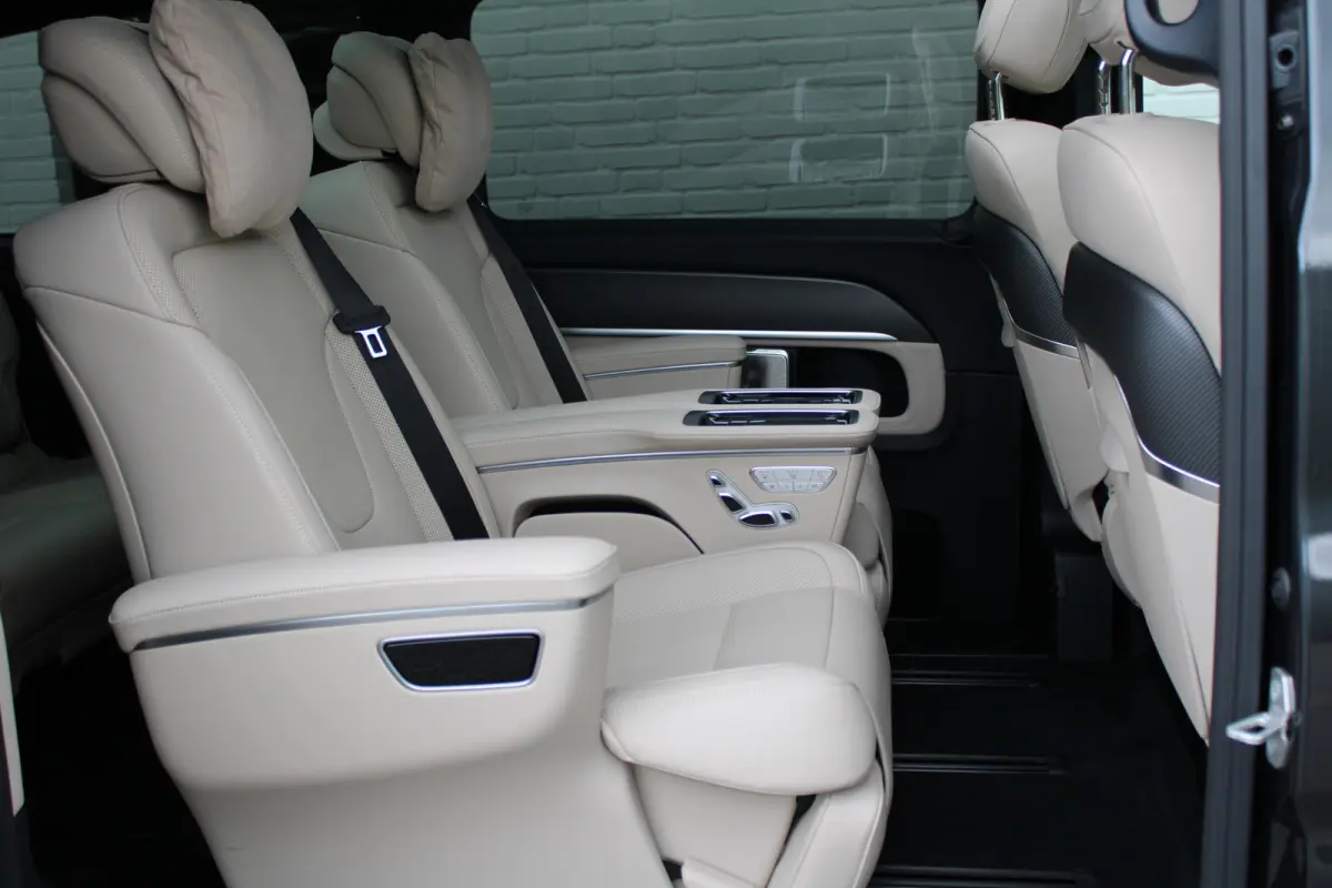 300d / AMG / Exclusive / 4-Matic / 7-Pers / Pano / Luchtv / Elec Stoel voor+achter / Burmester / Vol Opties / NIEUWSTAAT