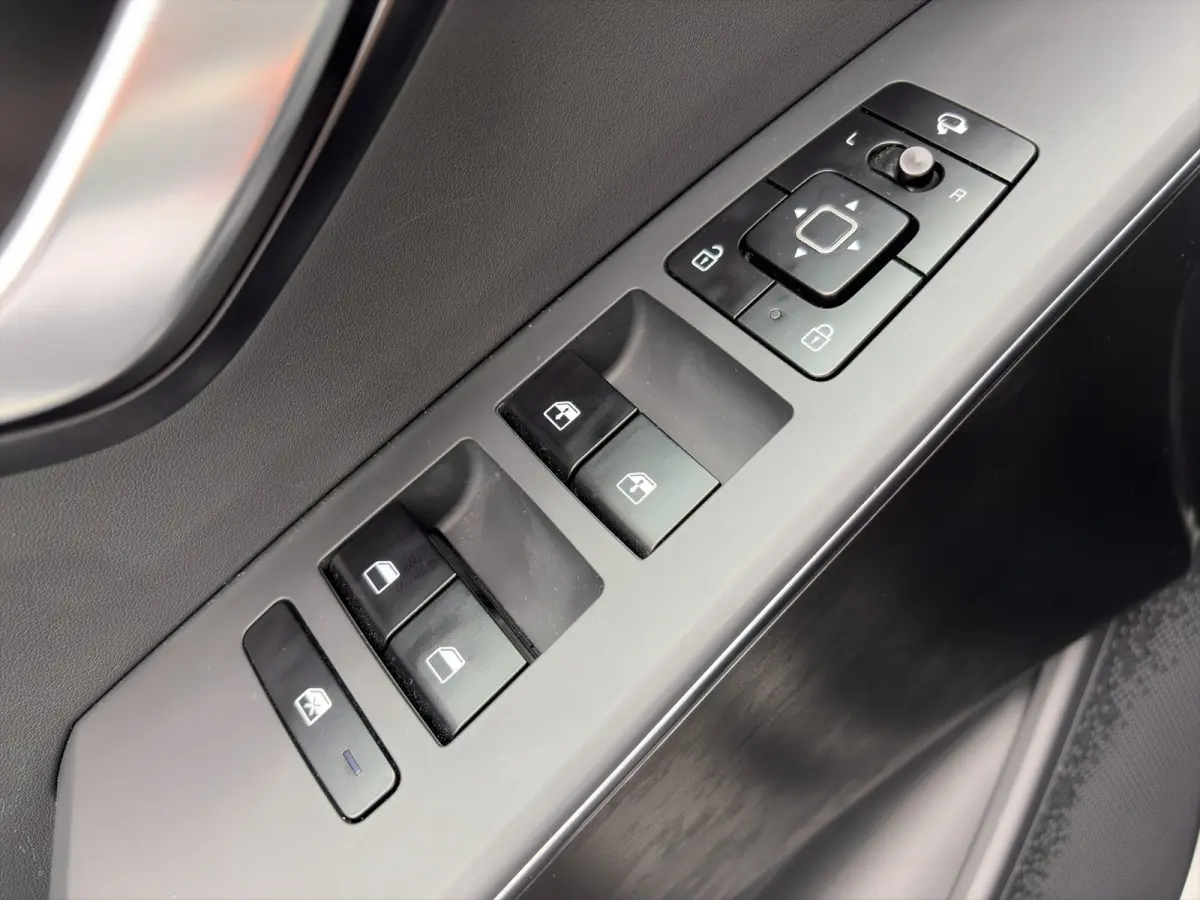 DynamicLine 64.8 kWh 204pk | SOH 100% | Carplay | Camera | Trekhaak | Halfleder | Adaptive Cruise | DAB | Navigatie | Keyless entry | Climate control | Regensensor
