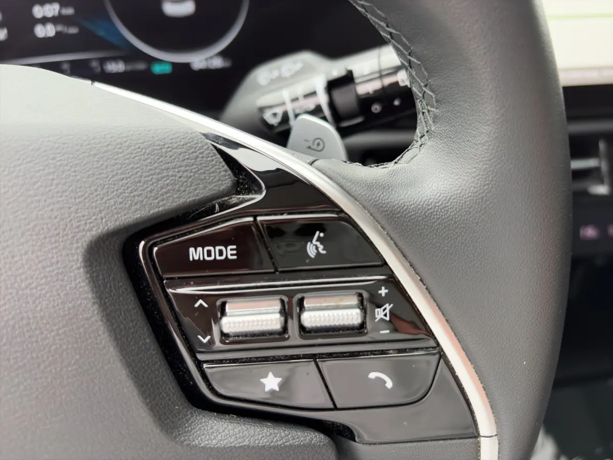 DynamicLine 64.8 kWh 204pk | SOH 100% | Carplay | Camera | Trekhaak | Halfleder | Adaptive Cruise | DAB | Navigatie | Keyless entry | Climate control | Regensensor