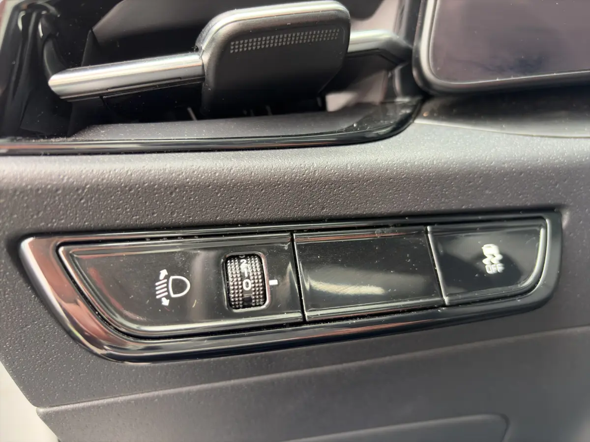DynamicLine 64.8 kWh 204pk | SOH 100% | Carplay | Camera | Trekhaak | Halfleder | Adaptive Cruise | DAB | Navigatie | Keyless entry | Climate control | Regensensor