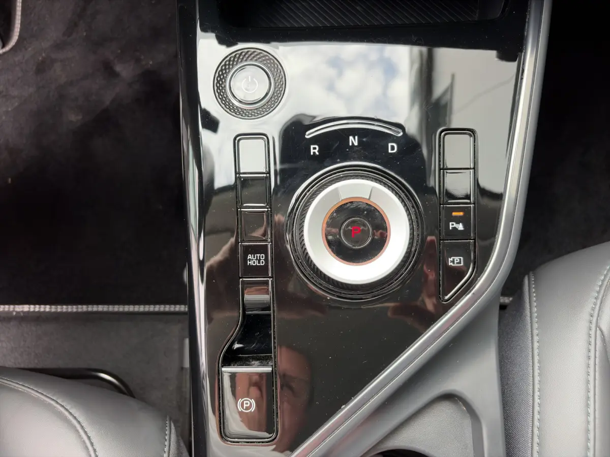 DynamicLine 64.8 kWh 204pk | SOH 100% | Carplay | Camera | Trekhaak | Halfleder | Adaptive Cruise | DAB | Navigatie | Keyless entry | Climate control | Regensensor