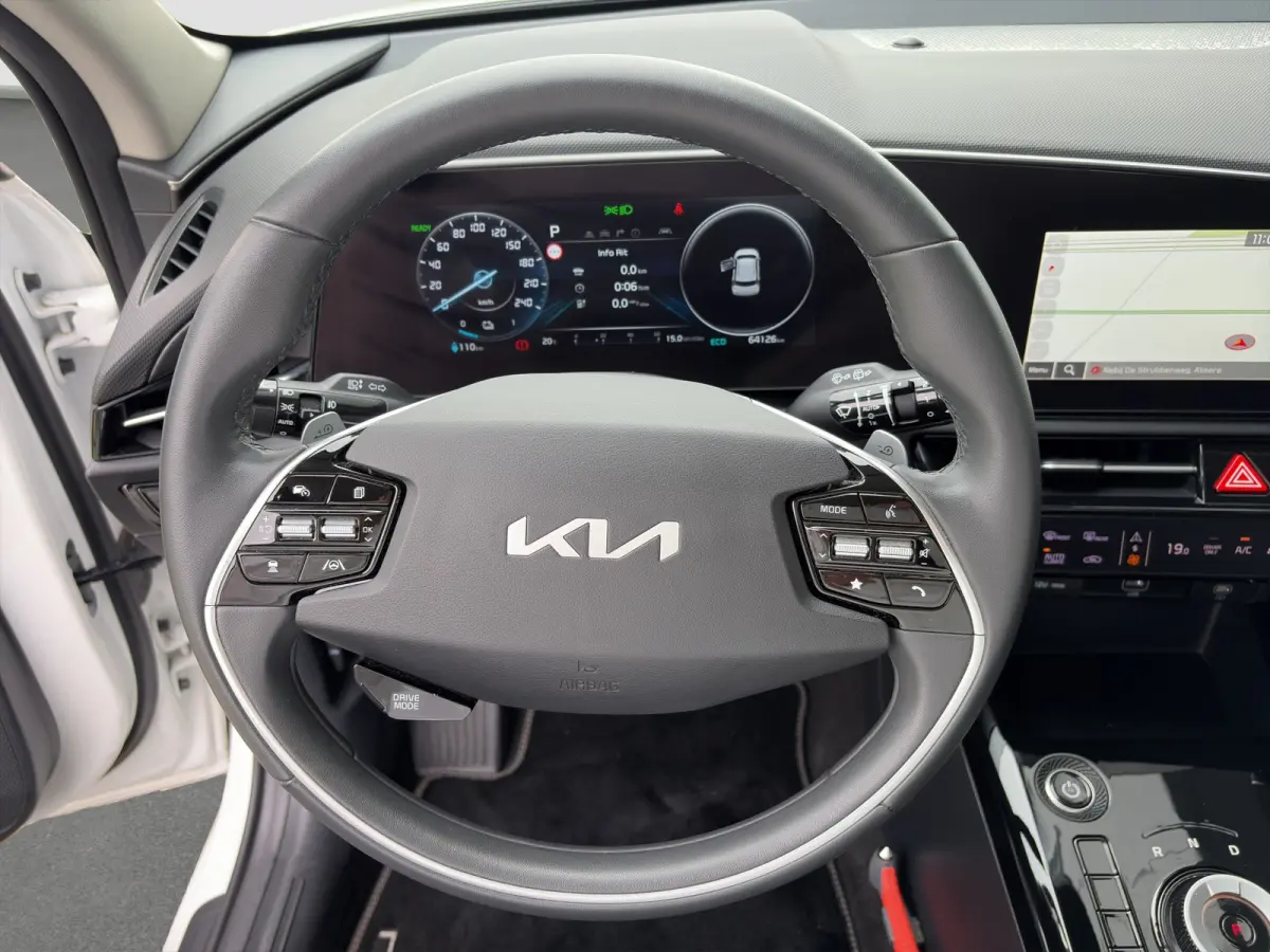 DynamicLine 64.8 kWh 204pk | SOH 100% | Carplay | Camera | Trekhaak | Halfleder | Adaptive Cruise | DAB | Navigatie | Keyless entry | Climate control | Regensensor