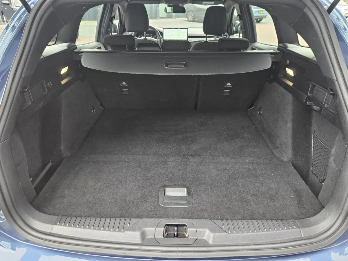 1.0 EcoBoost Hybrid ST Line X NIEUWSTAAT!
