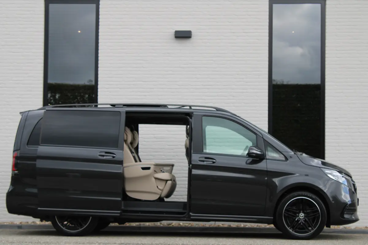 300d / AMG / DC / Exclusive / 4-Matic / Pano / Luchtv / Elec Stoel voor+achter / Burmester / Vol Opties / NIEUWSTAAT