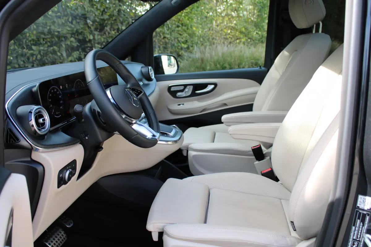 300d / AMG / DC / Exclusive / 4-Matic / Pano / Luchtv / Elec Stoel voor+achter / Burmester / Vol Opties / NIEUWSTAAT